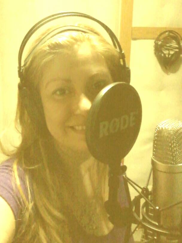 Paola Diaz en escenario - Presentación en vivo