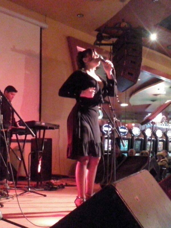 Concierto de folklore - Paola Diaz cantando