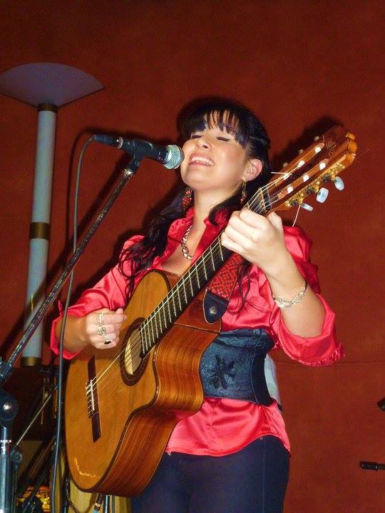 Paola Diaz con banda tropical - Música riojana